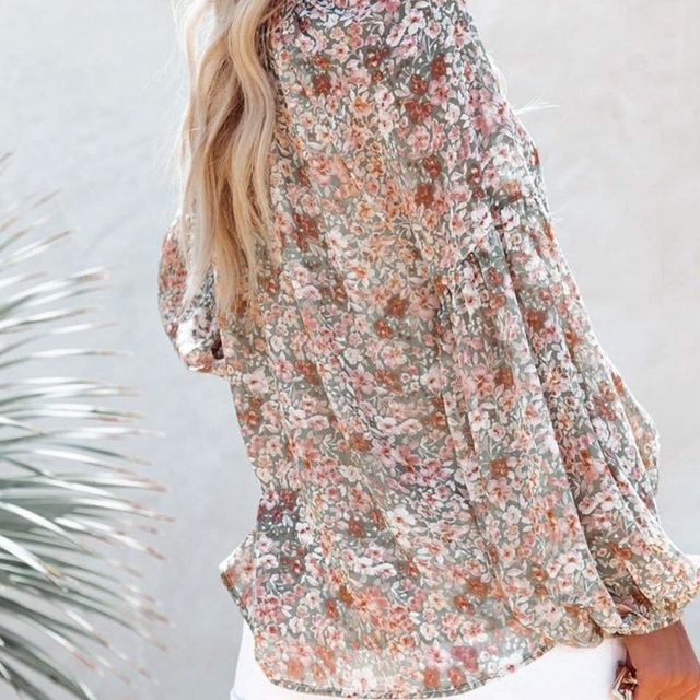 Fiona | Leichte Bluse mit Blumenmuster und Trompetenärmeln - Stilvoll und Luftig