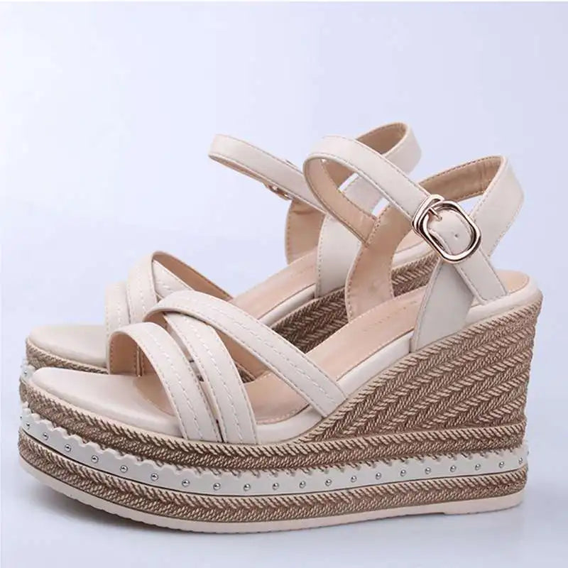 Mesdino | Modische Sandaletten mit Keilabsatz