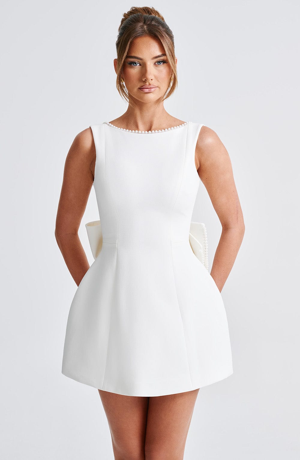 Elegantes Damen Cocktailkleid – Rückenfrei mit Schleifendetail
