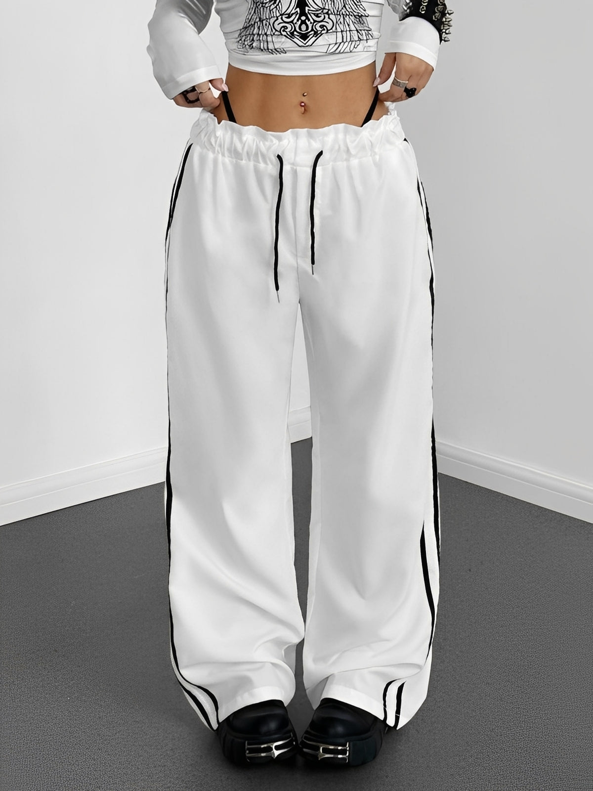 Damen Gerade-Hose mit Seitenstreifen – Weite Freizeit- und Streetwearhose für Alltag und entspannte Outfits