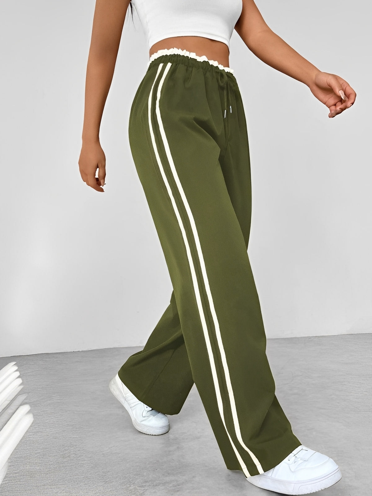 Damen Gerade-Hose mit Seitenstreifen – Weite Freizeit- und Streetwearhose für Alltag und entspannte Outfits