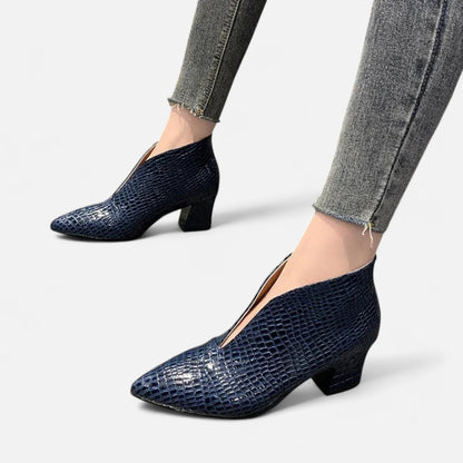 Damen V-Cut Stiefeletten aus Lackleder | Elegant & Modern für Herbst/Winter