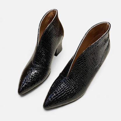 Damen V-Cut Stiefeletten aus Lackleder | Elegant & Modern für Herbst/Winter