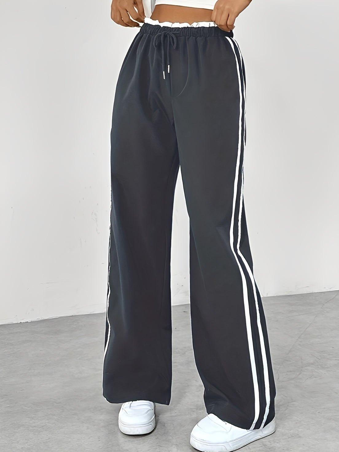 Damen Gerade-Hose mit Seitenstreifen – Weite Freizeit- und Streetwearhose für Alltag und entspannte Outfits