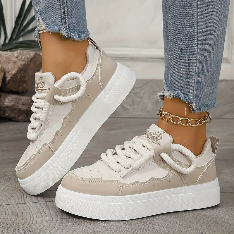 Mikaela | Atmungsaktive Lift-Sneakers in Einfarbigem Design