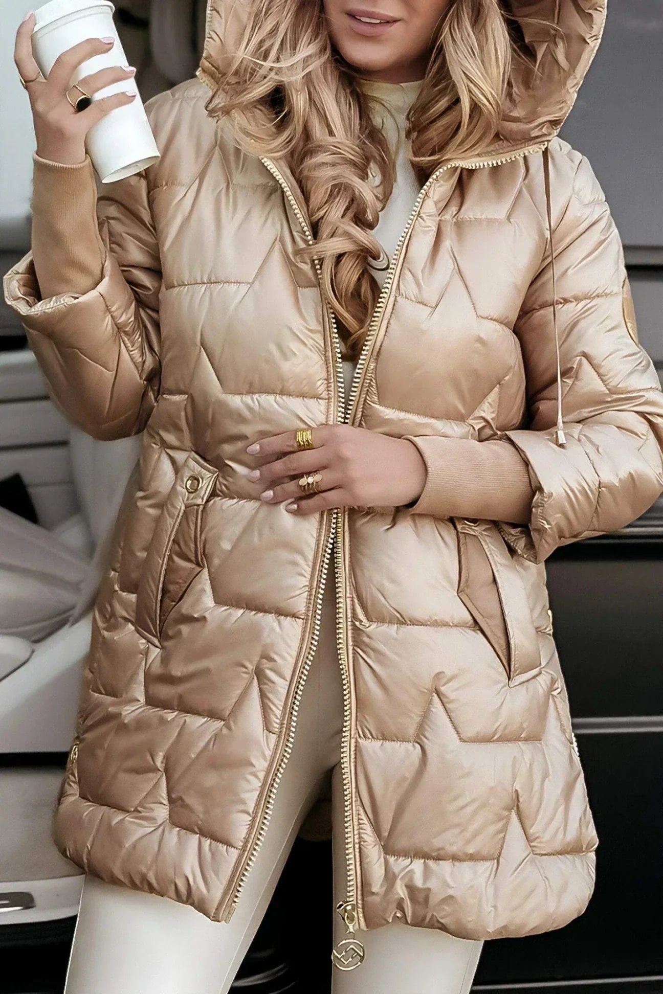 Lange Steppjacke mit Kapuze | warme Daunen-Optik für Damen, winddicht & leicht isoliert