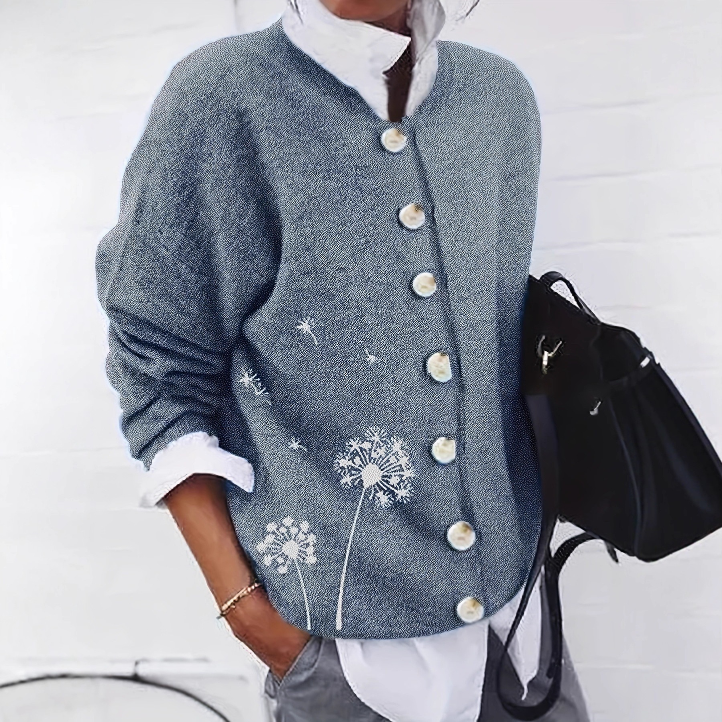 Strickjacke mit Löwenzahn-Print | Damen Cardigan mit Knopfleiste, charmant & vielseitig