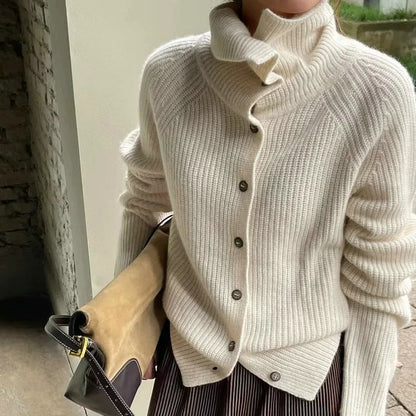 Liese | Stilvoller Rollkragenpullover mit Knopfleiste für Damen