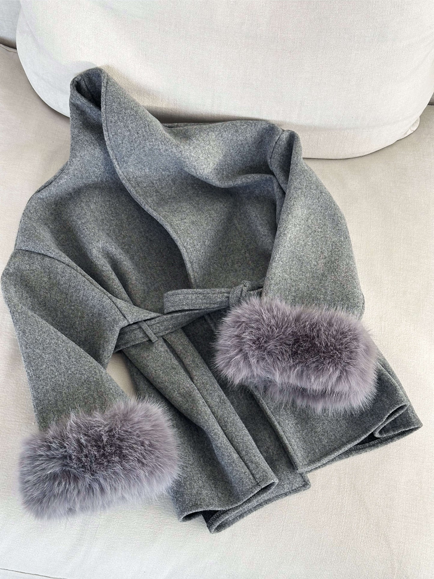 Wickelmantel Damen mit Fellärmeln | Eleganter Herbststyle für City & Office