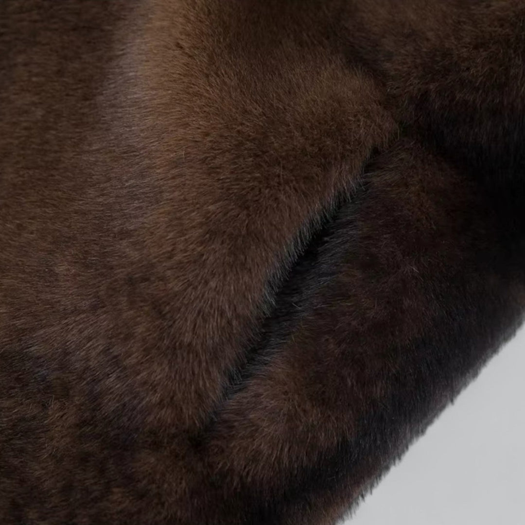 Kaja | Damen Langer Kunstpelzmantel in Dunkelbraun | Eleganter Wintermantel mit luxuriöser Optik