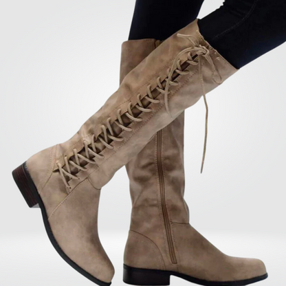Larissa | Damen Stiefel bis zum Knie mit Schnürdetail & Seitlichem Reißverschluss | Stilvolle Winter Boots