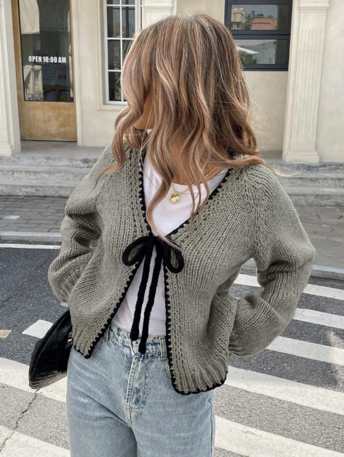 Ingrid | Women’s Tie-Front Cardigan – Kurzer Strick-Cardigan mit Bindeschleife & Kontrastsaum