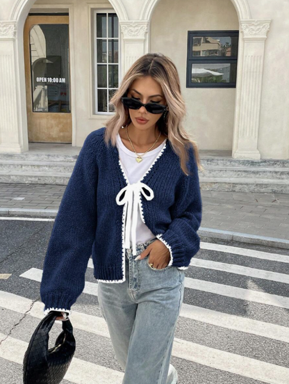 Ingrid | Women’s Tie-Front Cardigan – Kurzer Strick-Cardigan mit Bindeschleife & Kontrastsaum