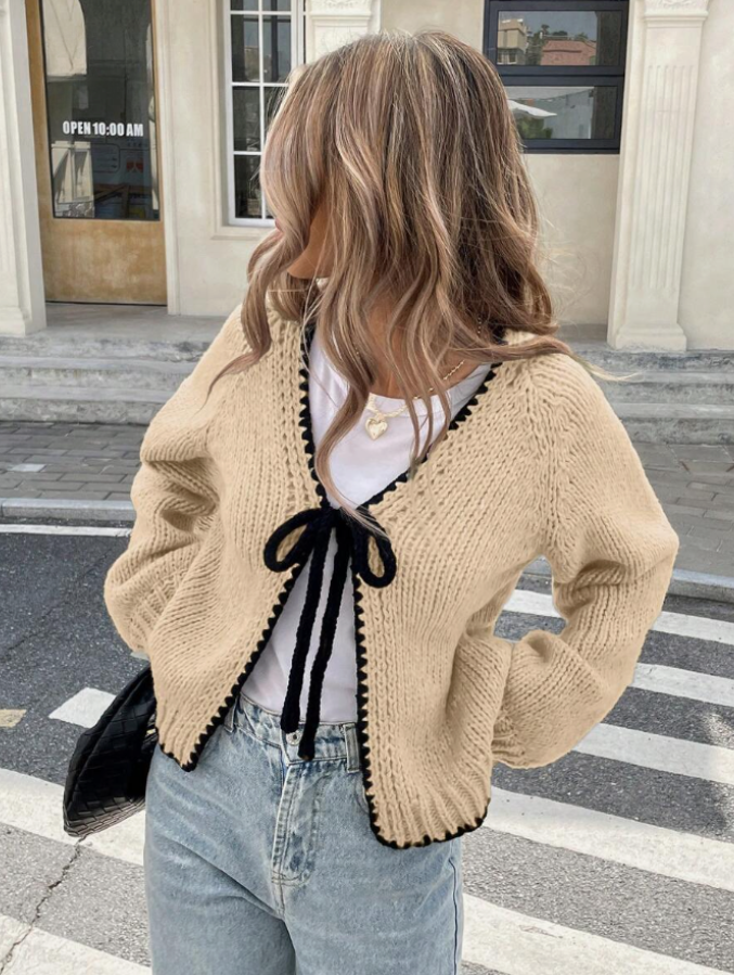 Ingrid | Women’s Tie-Front Cardigan – Kurzer Strick-Cardigan mit Bindeschleife & Kontrastsaum