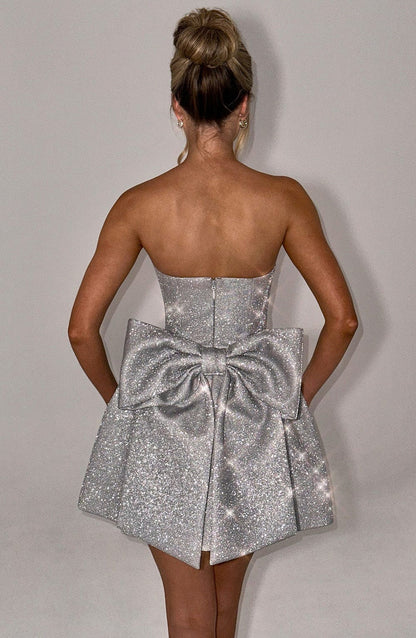 Strukturiertes Trägerloses Damen Kleid – Kurz & Elegant für Events