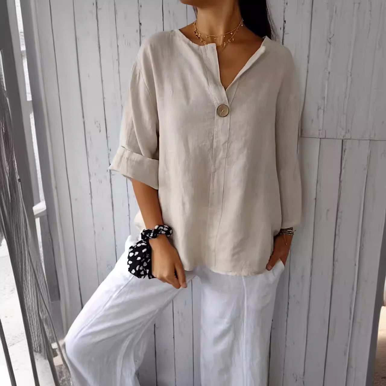 Damen Bluse mit V-Ausschnitt und 3/4 Ärmeln – Lockere Sommerbluse für Alltag und stilvolle Freizeitlooks