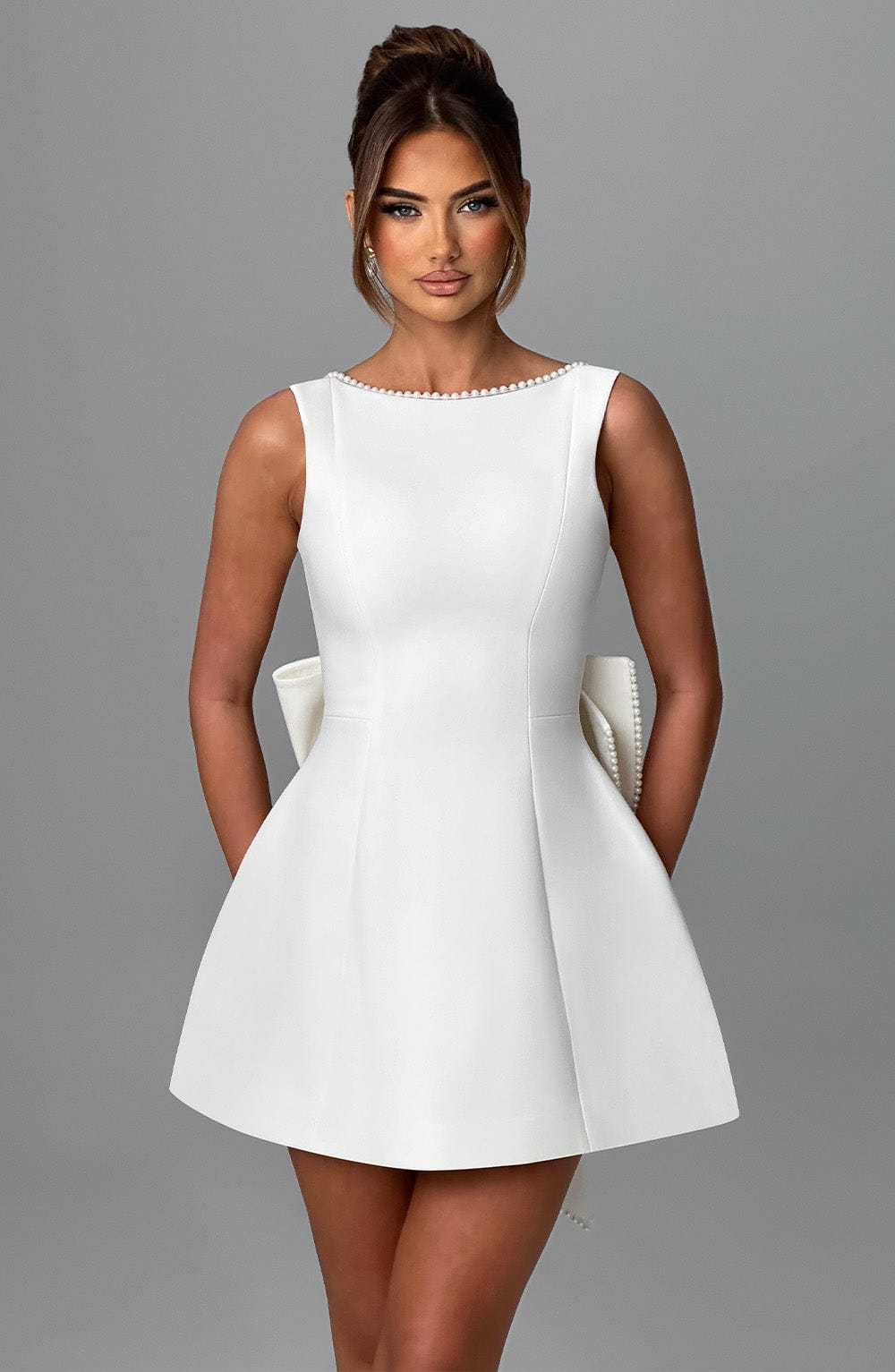 Elegantes Damen Cocktailkleid – Rückenfrei mit Schleifendetail