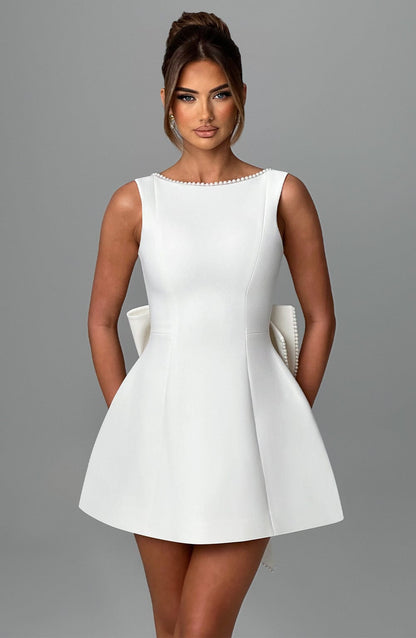 Elegantes Damen Cocktailkleid – Rückenfrei mit Schleifendetail