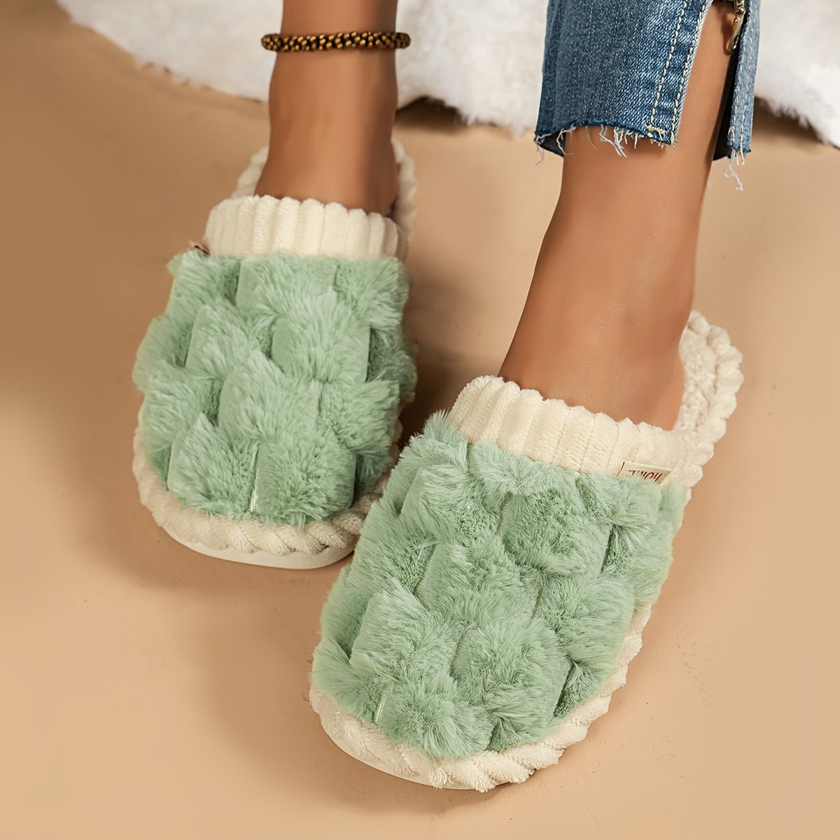 Sonnhild | Damen Flauschige Hausschuhe mit Geschlossener Zehenpartie und Weichem Plush-Futter