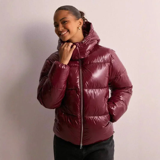 Damen Glanz-Pufferjacke mit Kapuze | Kurze Winterjacke im modernen City-Look