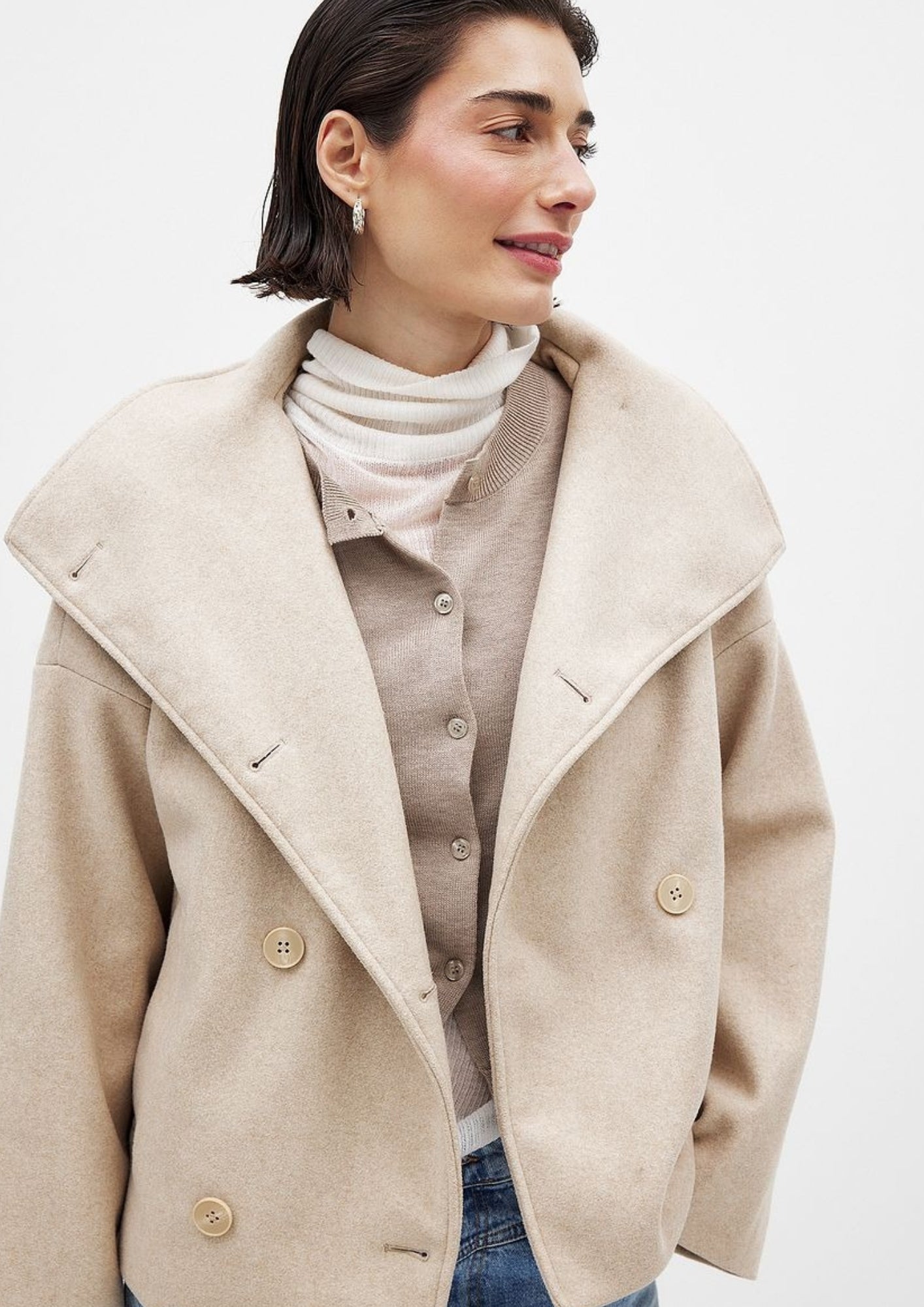 Damen Übergangsjacke mit breitem Revers – Kurze Jacke für Alltag, Büro und moderne Looks